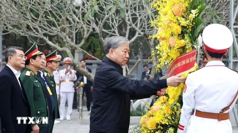 Tổng Bí thư Tô Lâm dâng hương tưởng niệm các Anh hùng liệt sĩ tại Nghĩa trang Liệt sĩ quốc gia Vị Xuyên