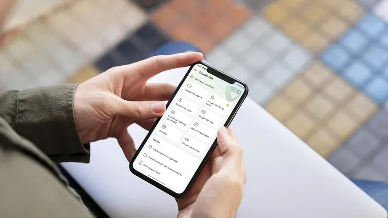 Trả lại 100 triệu đồng cho người chuyển nhầm tài khoản