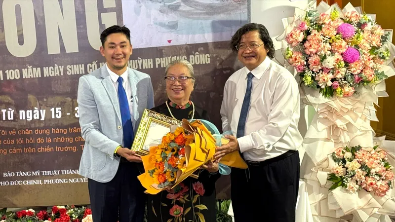 Khai mạc chuỗi triển lãm: Hành trình Huỳnh Phương Đông