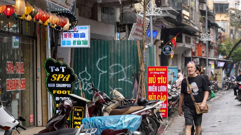Lập lại trật tự vỉa hè ở Hà Nội: Tính đến "cho thuê" vỉa hè