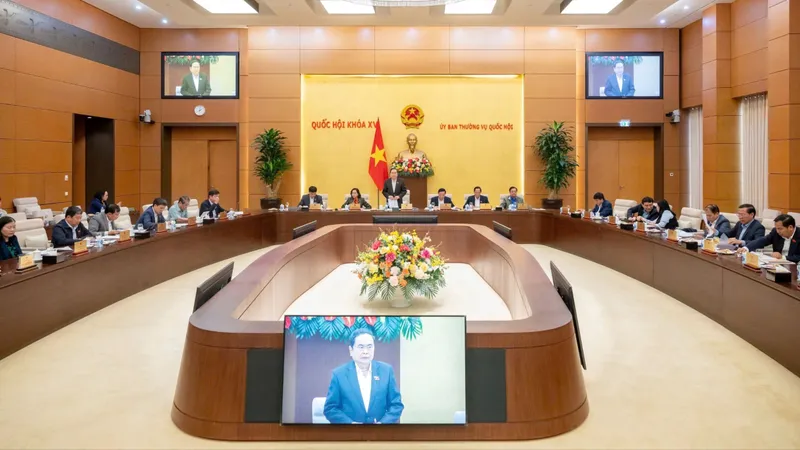 Chủ tịch Quốc hội Trần Thanh Mẫn chủ trì và phát biểu tại phiên họp của Ủy ban Thường vụ Quốc hội cho ý kiến về việc chuẩn bị Kỳ họp thứ 9, Quốc hội khóa XV, chiều 31-3. Ảnh: VIẾT CHUNG