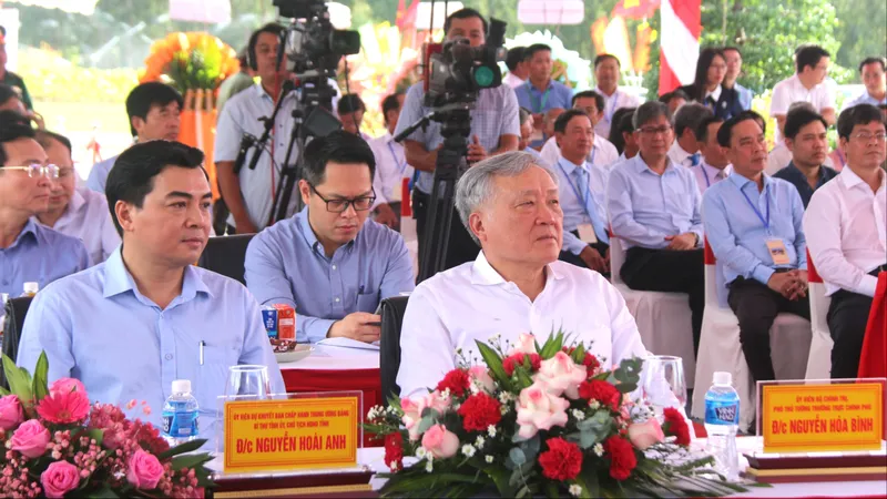 Phó Thủ tướng Thường trực Nguyễn Hòa Bình dự lễ khánh thành 2 tuyến đường hơn 1.350 tỷ đồng tại Bình Thuận