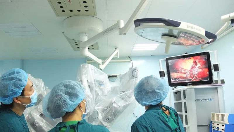 50 năm y tế TPHCM: Phát triển kỹ thuật chuyên sâu, thu hẹp khoảng cách các tuyến