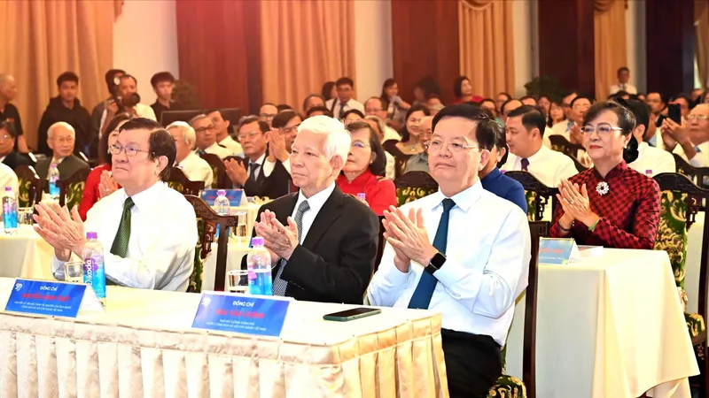 Tổng Bí thư Tô Lâm gửi hoa chúc mừng Báo SGGP kỷ niệm 50 năm ngày ra số báo đầu tiên