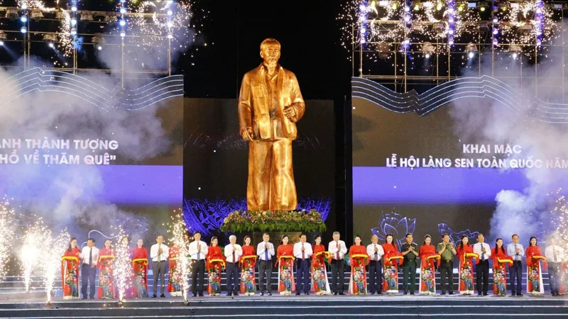 Khai hội Làng Sen năm 2025 và khánh thành Tượng đài “Bác Hồ về thăm quê”
