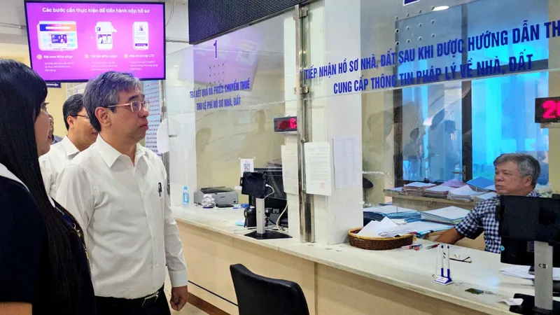 Đồng chí Nguyễn Phước Lộc giám sát vận hành thử nghiệm mô hình chính quyền địa phương cấp xã tại phường Diên Hồng