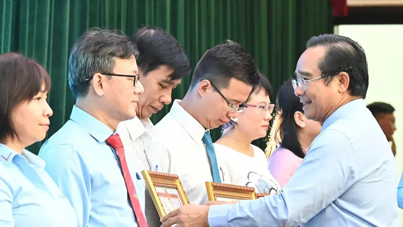 Phong trào thi đua yêu nước - thúc đẩy TPHCM vững bước phát triển