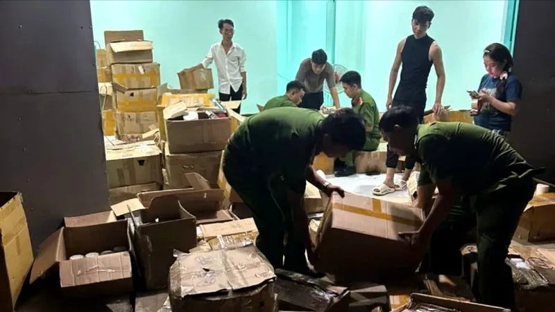 Triệt phá đường dây sản xuất, buôn bán mỹ phẩm giả số lượng lớn