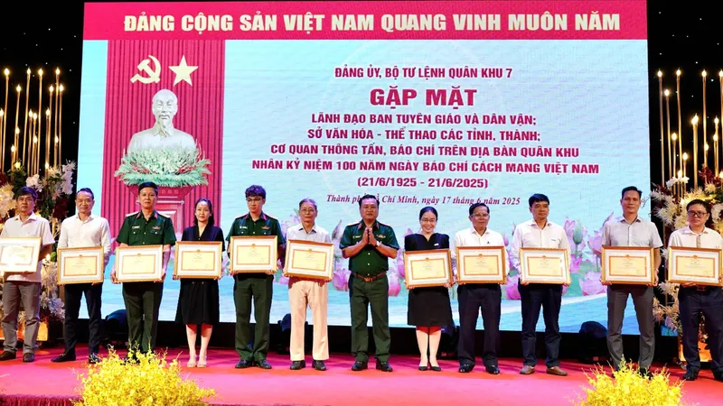 Báo chí tiếp tục nâng cao chất lượng tuyên truyền về quân sự, quốc phòng