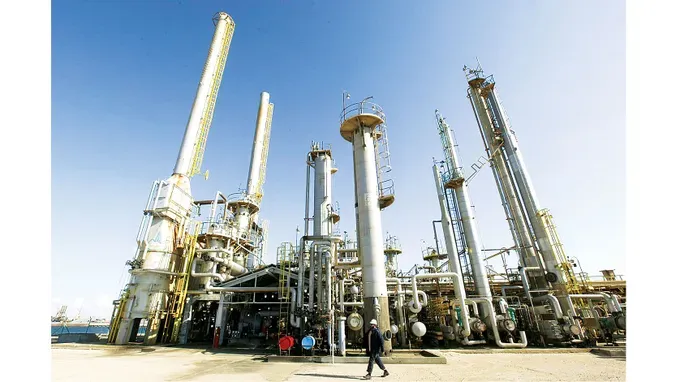 Giá dầu thế giới giảm mạnh sau thông tin ngừng bắn giữa Iran và Israel