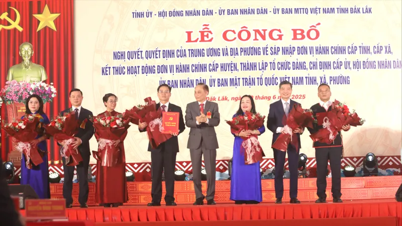 Công bố các quyết định nhân sự tỉnh Đắk Lắk mới