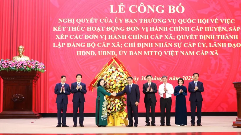 Lai Châu công bố các nghị quyết, quyết định về sắp xếp đơn vị hành chính