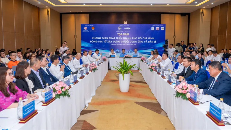 Quang cảnh buổi tọa đàm Không gian phát triển TPHCM - Động lực từ xây dựng chuỗi cung ứng và bán lẻ.