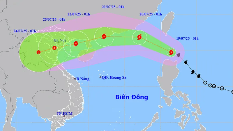 Bão Wipha tiến vào Biển Đông, biển động dữ dội
