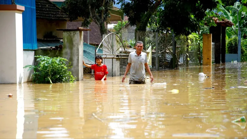 Lũ lớn về bất ngờ, người dân bàng hoàng, trở tay không kịp