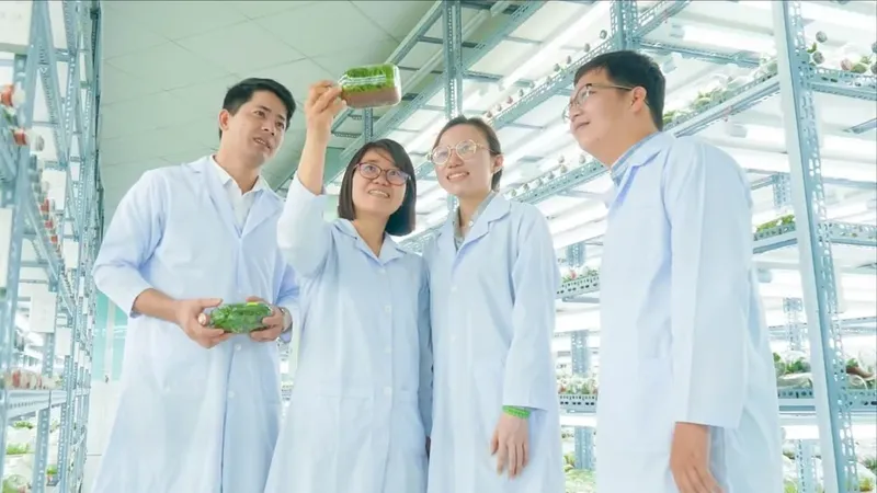 Các kỹ sư trẻ của Khu Nông nghiệp công nghệ cao TPHCM, nơi cho ra đời nhiều sản phẩm nông nghiệp đạt năng suất cao