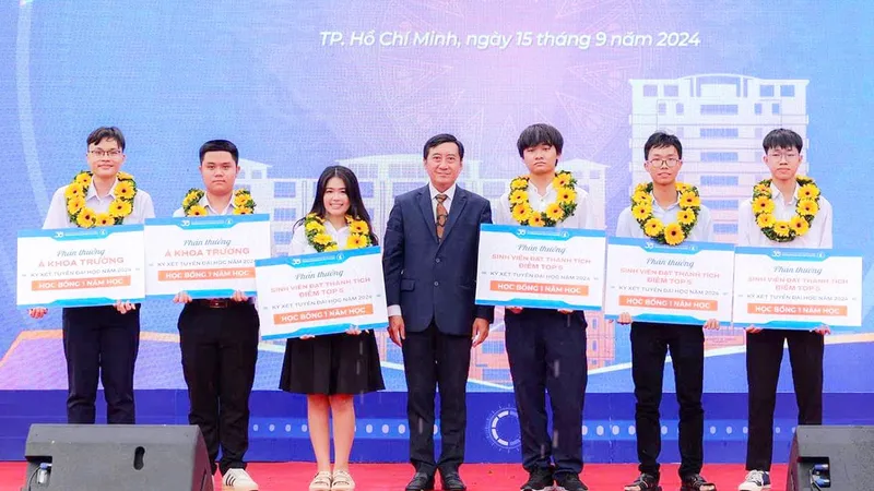 Chia sẻ gánh nặng học phí đại học