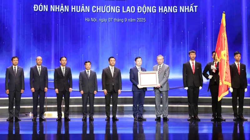 Tổng Bí thư Tô Lâm trao Huân chương Lao động hạng Nhất cho Đài Truyền hình Việt Nam