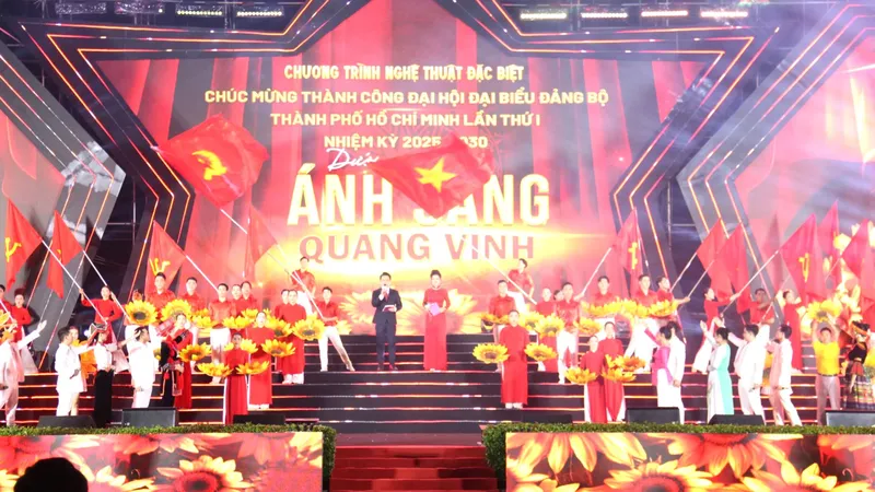 Chương trình nghệ thuật “Dưới ánh sáng quang vinh”: Bản hùng ca tự hào TPHCM trong kỷ nguyên mới