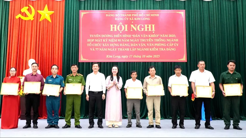 Tuyên dương các điển hình “Dân vận khéo”