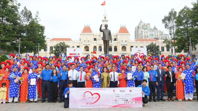 TPHCM: 50 cặp đôi rạng ngời trong Lễ cưới tập thể năm 2025 