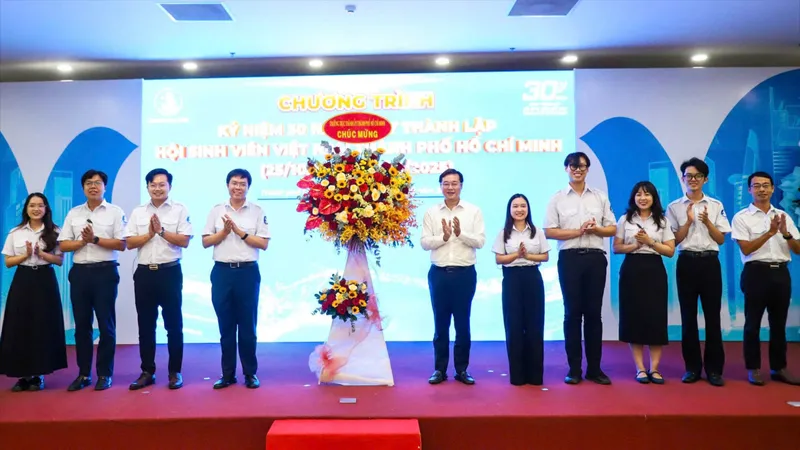 Vun đắp lớp sinh viên TPHCM “sáng tri thức, vững kỹ năng, tiên phong hội nhập”