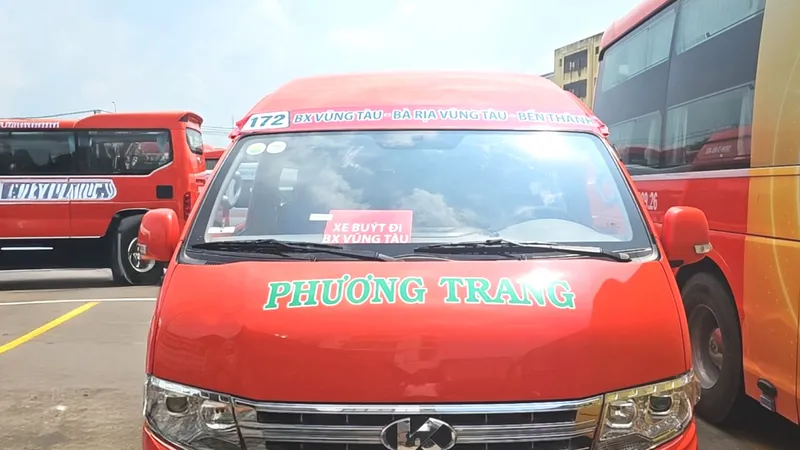 Háo hức chờ xe buýt liên vùng lăn bánh