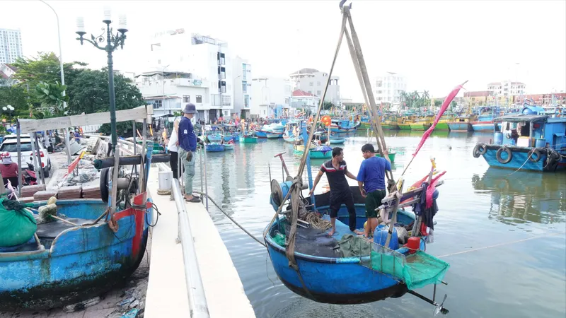 Ven biển Nam Trung bộ căng mình ứng phó siêu bão Kalmaegi