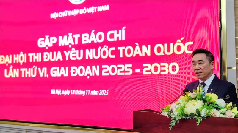 Ông Nguyễn Hải Anh, Phó Chủ tịch, Tổng Thư ký Hội Chữ thập đỏ Việt Nam phát biểu tại buổi họp
