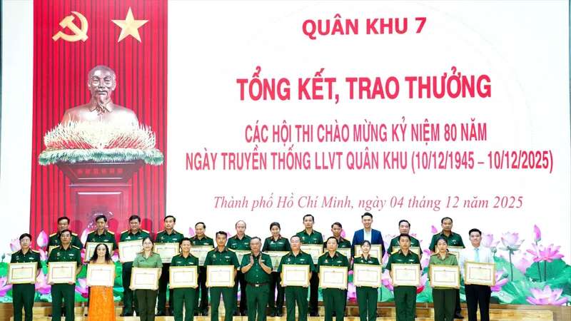Quân khu 7 trao thưởng 143 tập thể, cá nhân xuất sắc