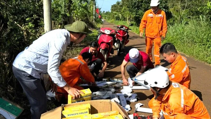 Xã Kim Long cải tạo tuyến đường theo mô hình sáng - xanh - sạch - đẹp - an toàn