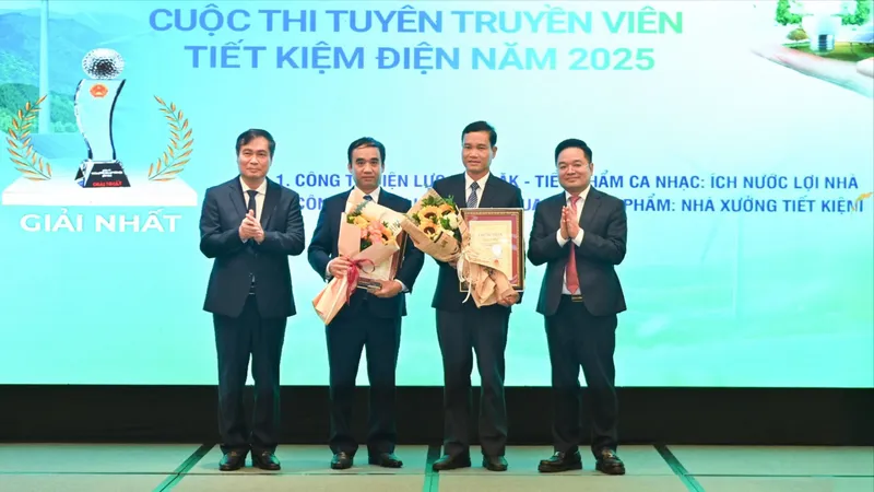 Trao giải cuộc thi “Tuyên truyền viên tiết kiệm điện năm 2025”