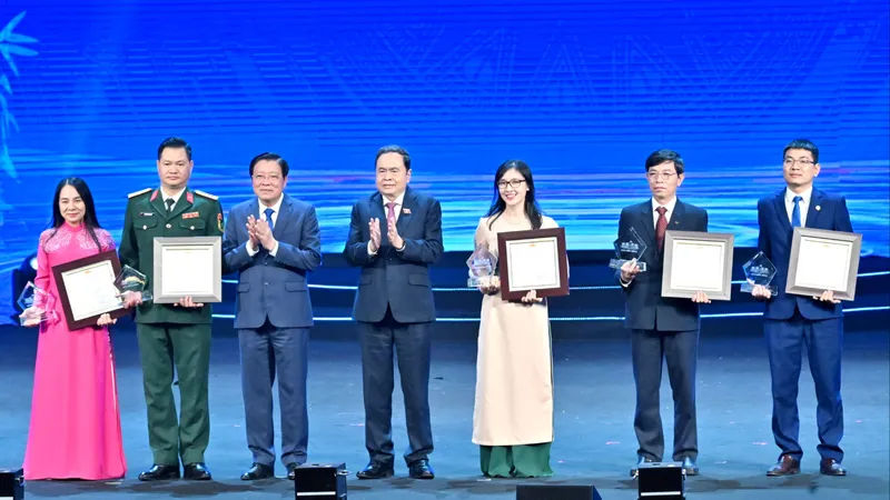 64 tác phẩm báo chí xuất sắc được trao Giải Diên Hồng