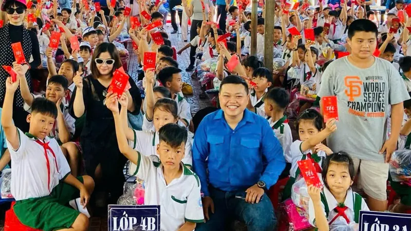 Gương sáng trong “vườn hoa” thi đua yêu nước