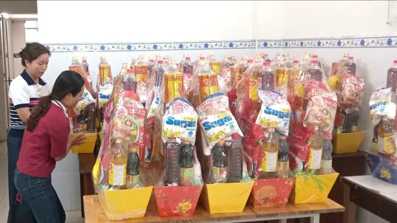 Phường Gia Định rộn ràng chuẩn bị quà tết cho người dân có hoàn cảnh khó khăn