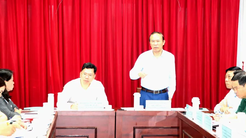 Thứ trưởng Bộ NN-MT Phùng Đức Tiến, Phó Trưởng Ban Chỉ đạo quốc gia về IUU phát biểu tại buổi làm việc.