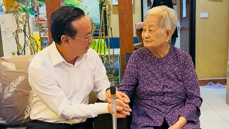 Lãnh đạo TPHCM tri ân cán bộ y tế lão thành
