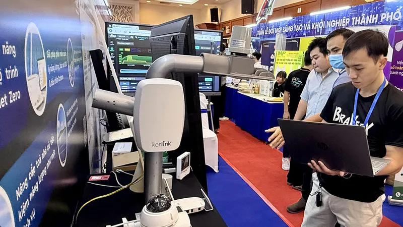 Rộng cửa thị trường sản phẩm khoa học công nghệ