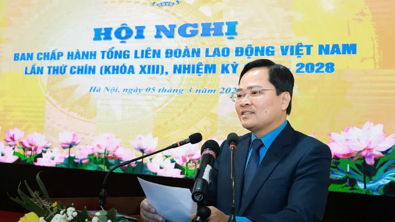 Đồng chí Nguyễn Anh Tuấn phát biểu sau khi được bầu làm Chủ tịch Tổng Liên đoàn Lao động Việt Nam