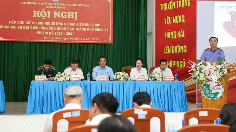Cử tri xã Bình Khánh mong gỡ vướng đất đai, đẩy nhanh hạ tầng
