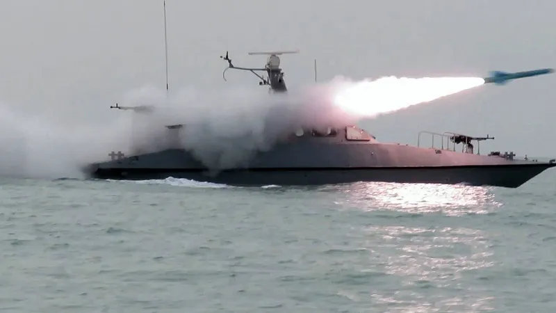 Cân nhắc đưa tàu chiến bảo vệ eo biển Hormuz