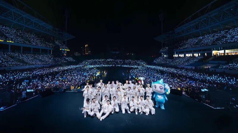 Hàng chục ngàn khán giả hòa vào Valentine trắng tại Anh trai “say hi” concert