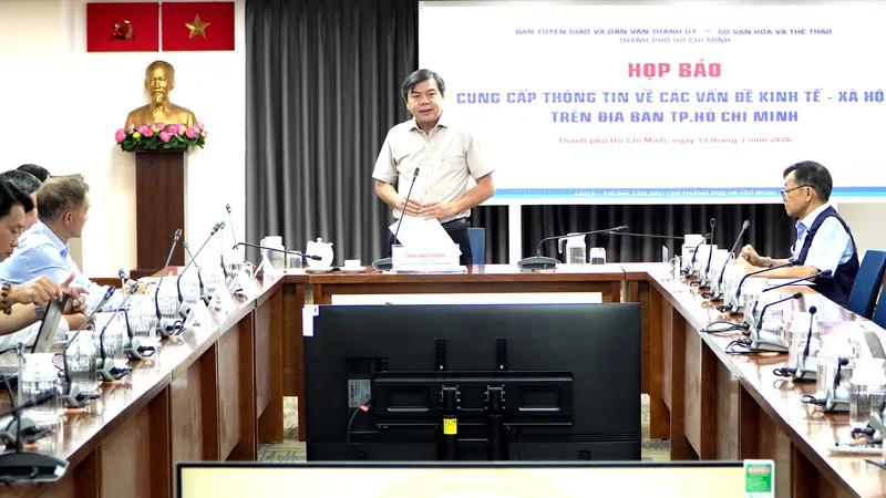 Triển khai đồng bộ nhiều giải pháp giảm ùn tắc giao thông tại TPHCM