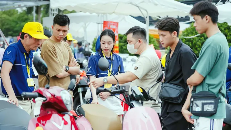 TP Hà Nội: Người dân chuyển đổi sang phương tiện xanh