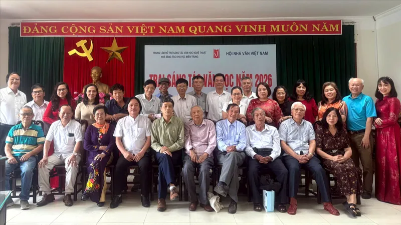 Đông đảo nhà văn, nhà thơ dự Trại sáng tác văn học tại Khánh Hòa