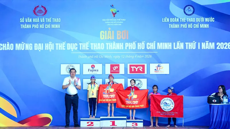 Tìm kiếm tài năng trẻ từ giải bơi học đường