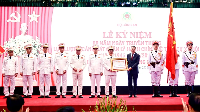 Lực lượng Cảnh sát quản lý hành chính về trật tự xã hội đón nhận Huân chương Hồ Chí Minh