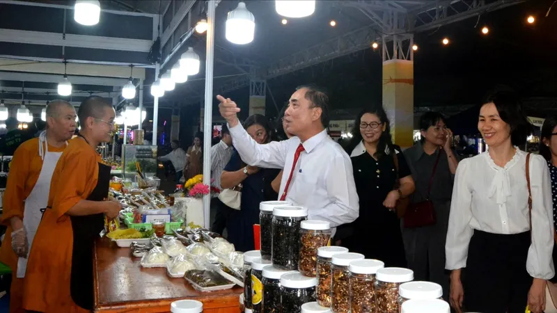 Phường Vũng Tàu khai mạc lễ hội ẩm thực