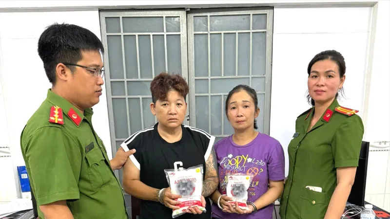 Các đối tượng Dương Thị Yến Oanh và Hồ Tú Phụng bị bắt tạm giam. Ảnh: CATN