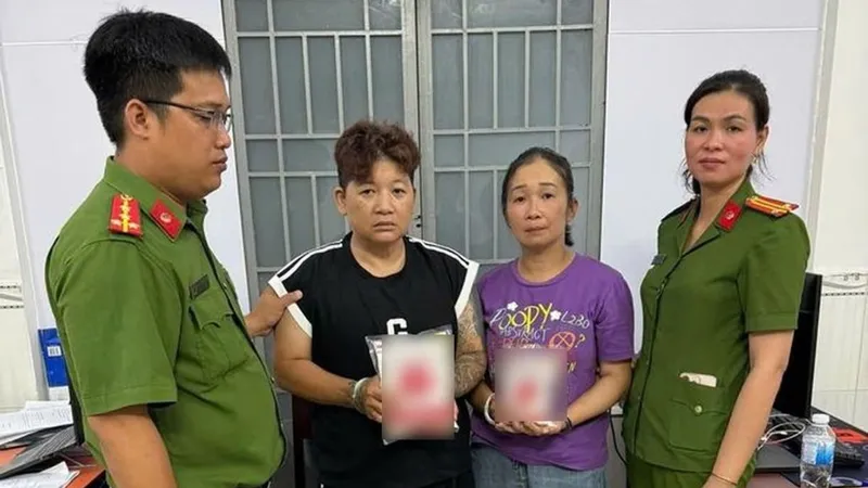 Các đối tượng Dương Thị Yến Oanh và Hồ Tú Phụng bị bắt tạm giam. Ảnh: CATN